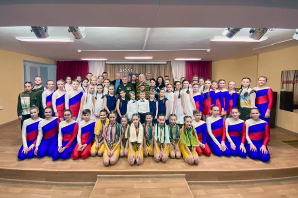 Нас поздравляют дети